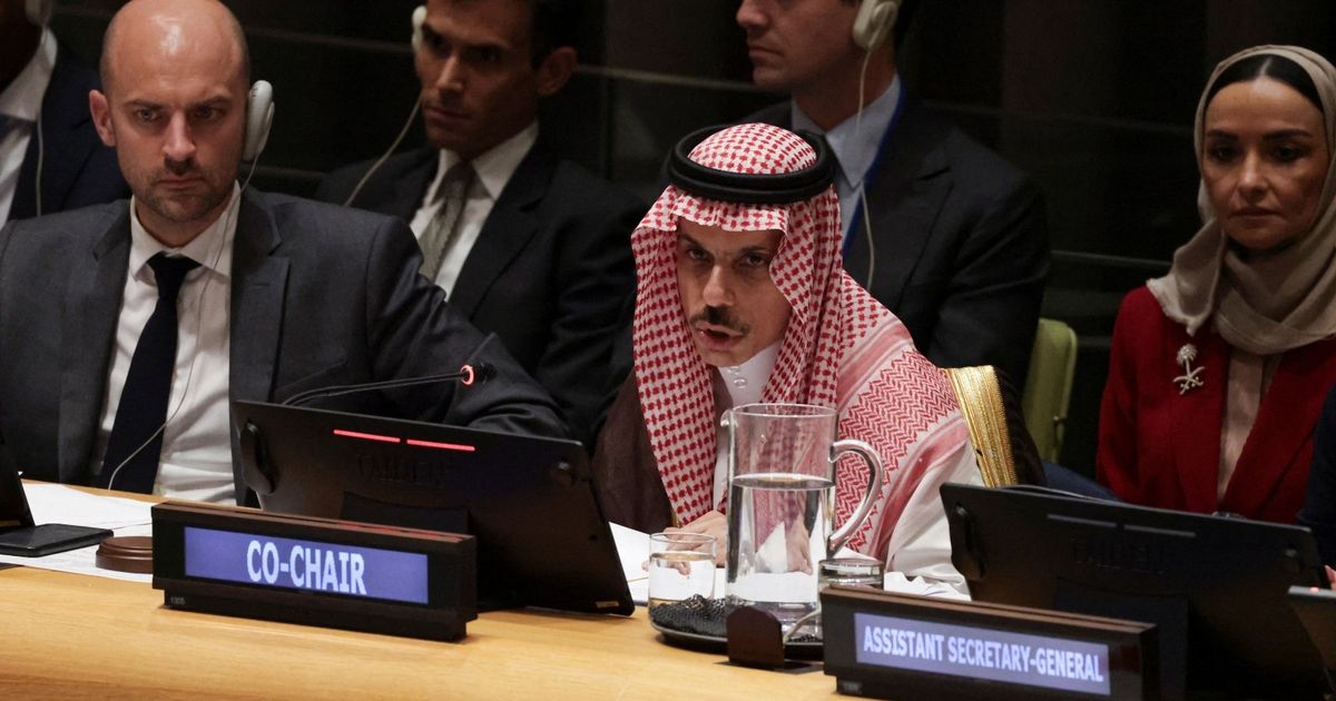 وزير الخارجية السعودي يعتمد الوثيقة الختامية لمؤتمر حل الدولتين