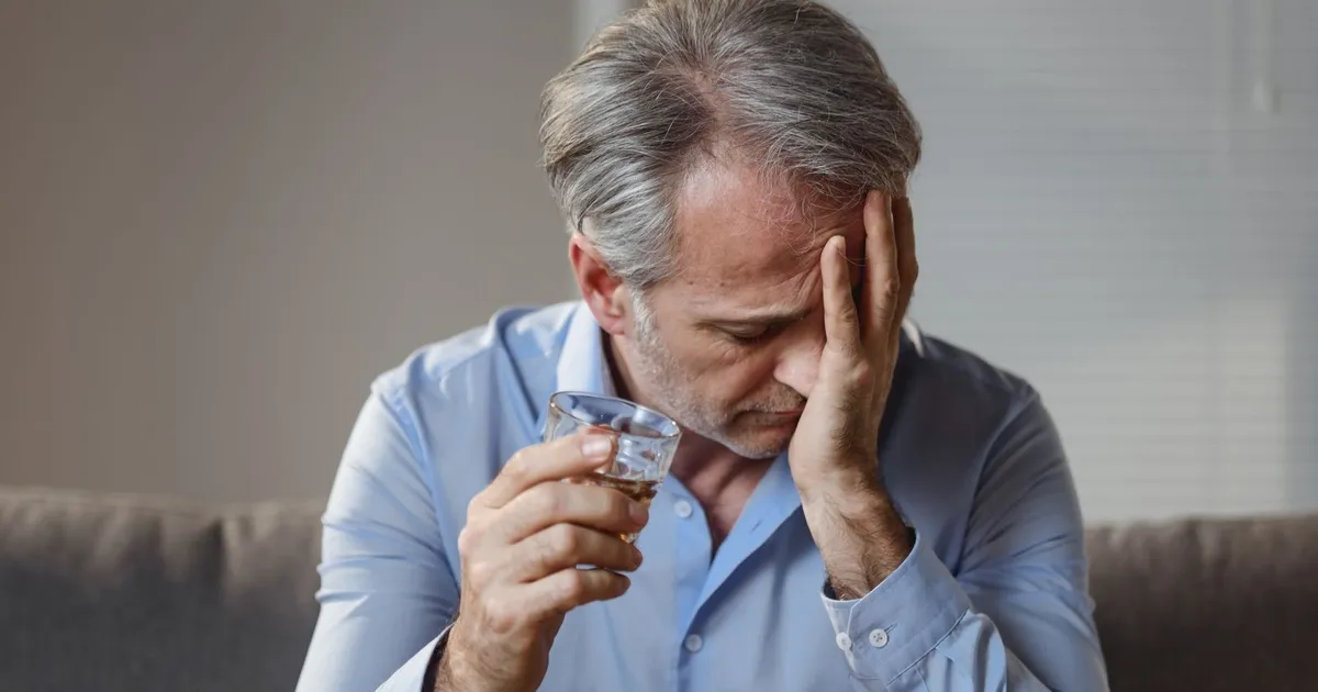 اضطراب شرب الكحوليات.. 12 تأثيراً مدمراً للصحة و9 طرق للعلاج