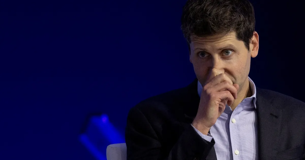 مؤسس OpenAI يؤيد استخدام ChatGPT بدلاً من سيري على هواتف آيفون 17