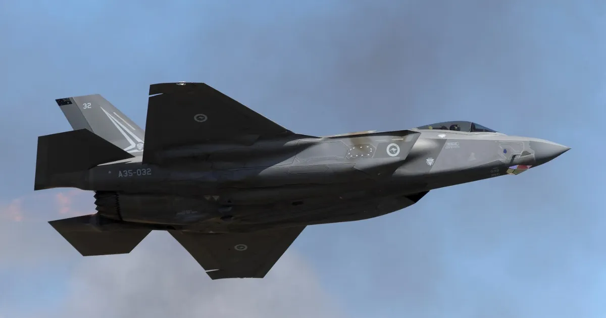 المقاتلة Su-30MK2 الفنزويلية وF-35 الأميركية.. من يتفوق في المواجهة؟