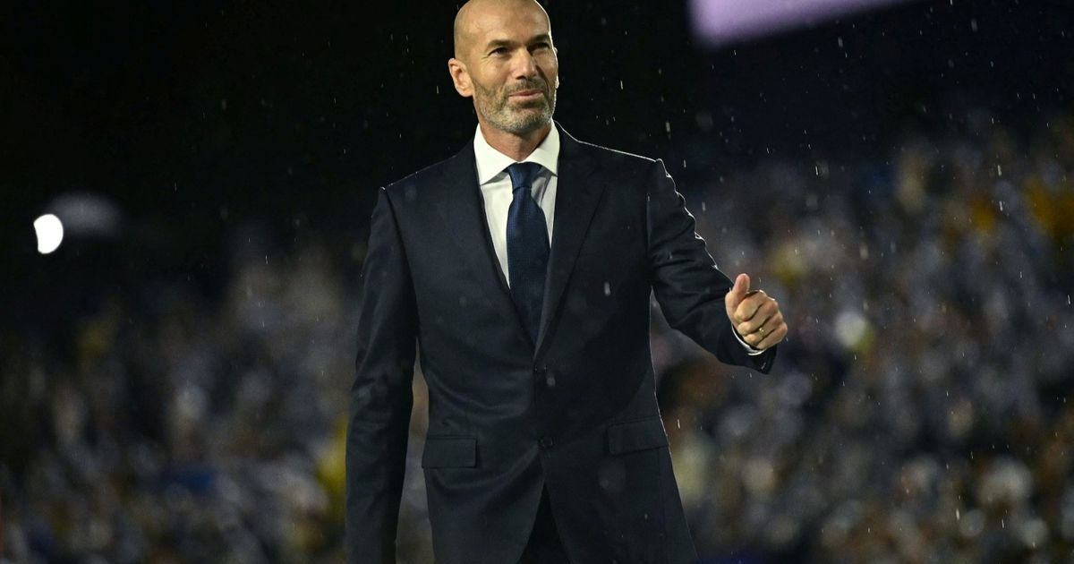هل رفض زيدان عرضاً خيالياً من الهلال؟
