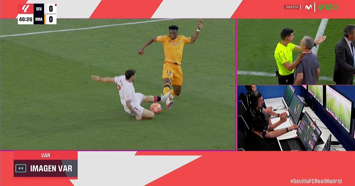 بعد دقيقة واحدة على نزوله.. طرد جديد في إشبيلية أمام ريال مدريد