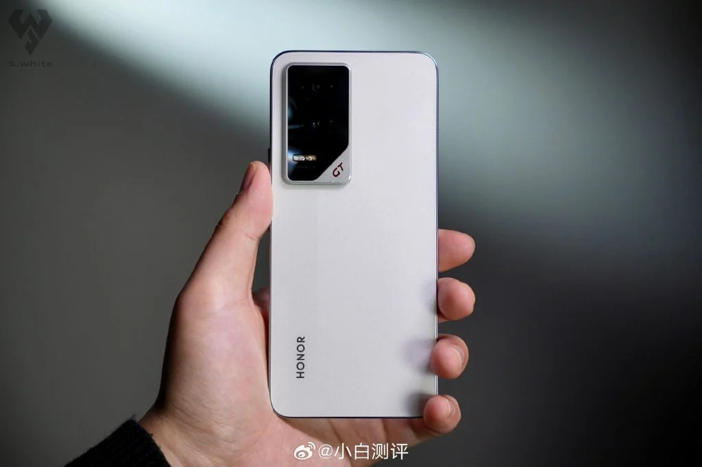 تسريبات Honor GT 2: 24GB رام، بطارية 8800mAh، وشحن بقوة 100 واط