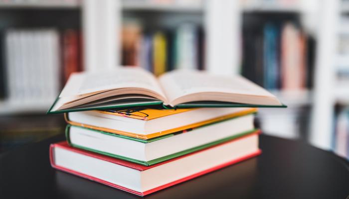 «يوم الكاتب الإماراتي».. «أبوظبي للغة العربية» يرسخ دعمه للمبدعين