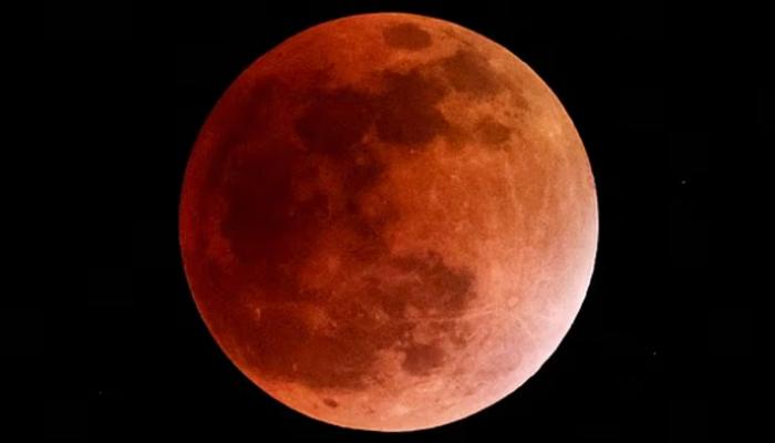 لماذا عليك الاستعداد لمشاهدة القمر الدموي في الموعد المقبل؟
