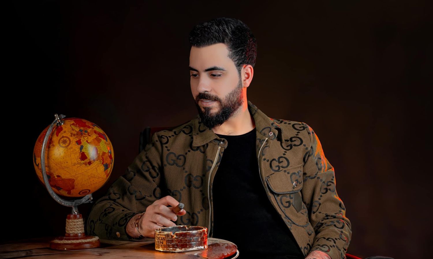 إدلب.. الأمن يفرج عن المطرب محمد الشيخ