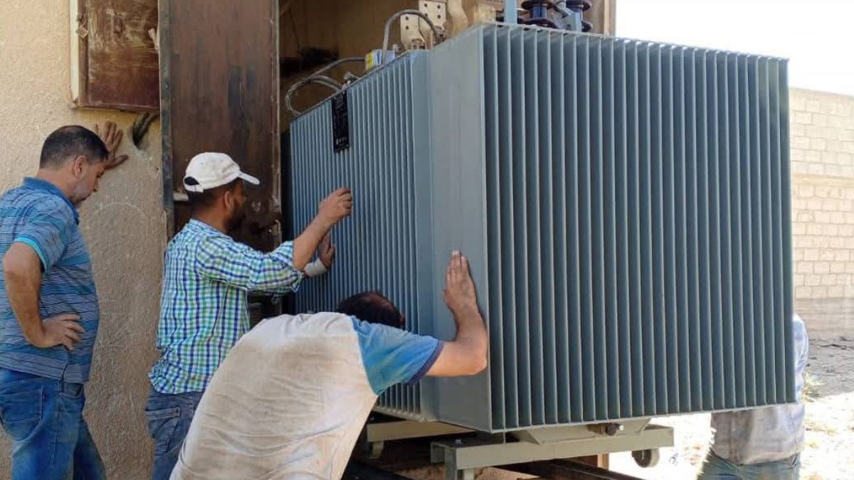 أهالٍ يشتكون استمرار انقطاع الكهرباء في الحجر الأسود
