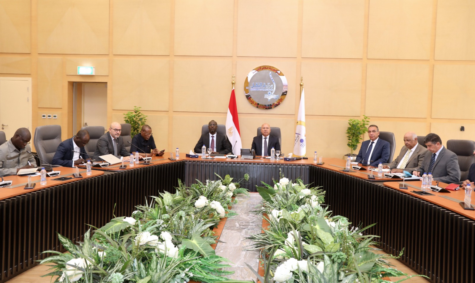 الفريق كامل الوزير يستقبل وزير البنية التحتية وفك العزلة وصيانة الطرق بجمهورية تشاد