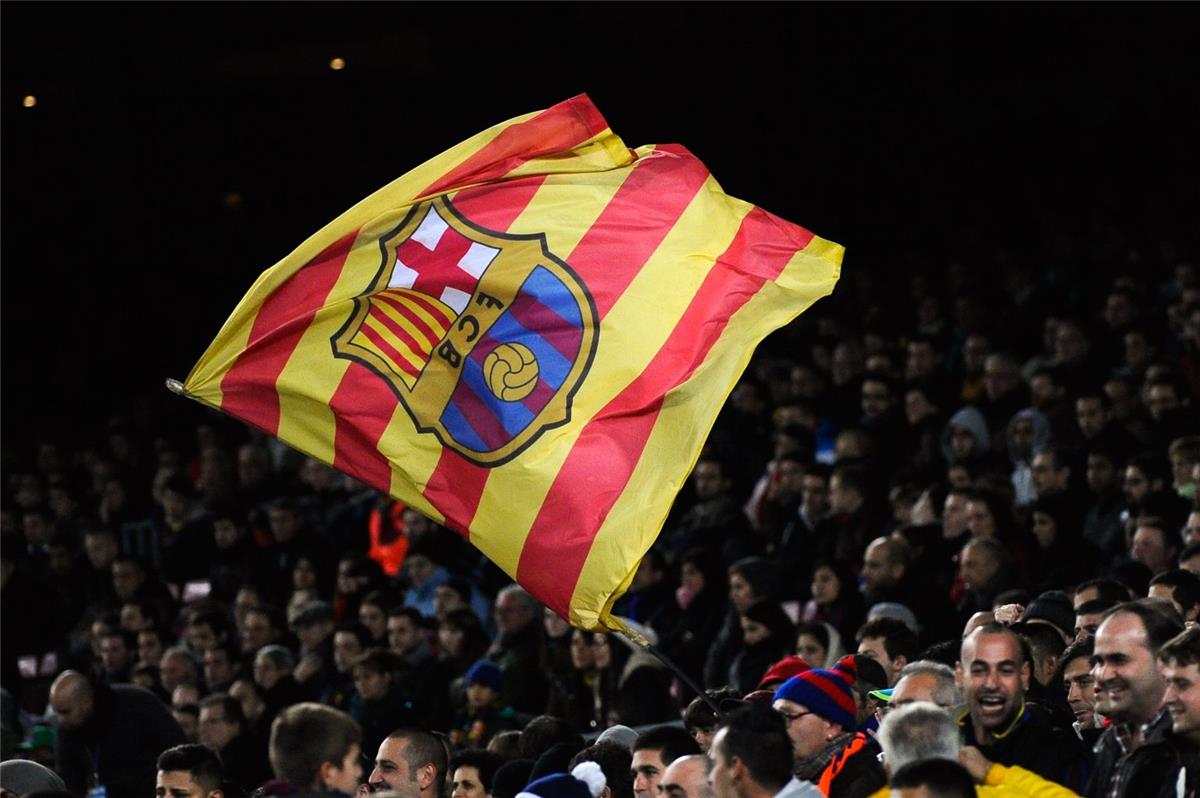 صديقة لاعب برشلونة تلمح إلى رحيله وتشعل مواقع التواصل