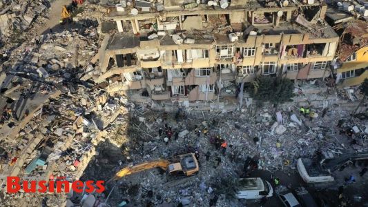وفيات وإصابات وانهيار 10 مبانٍ و20 هزة ارتدادية بعد زلزال تركيا