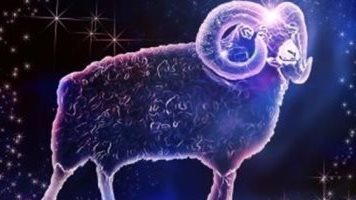 حظك اليوم الجمعة 15 أغسطس 2025..تحكّم في نفقاتك