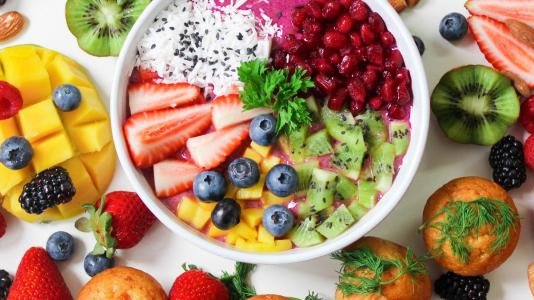 صحية ومنعشة.. طريقة تحضير سلطة الفواكه