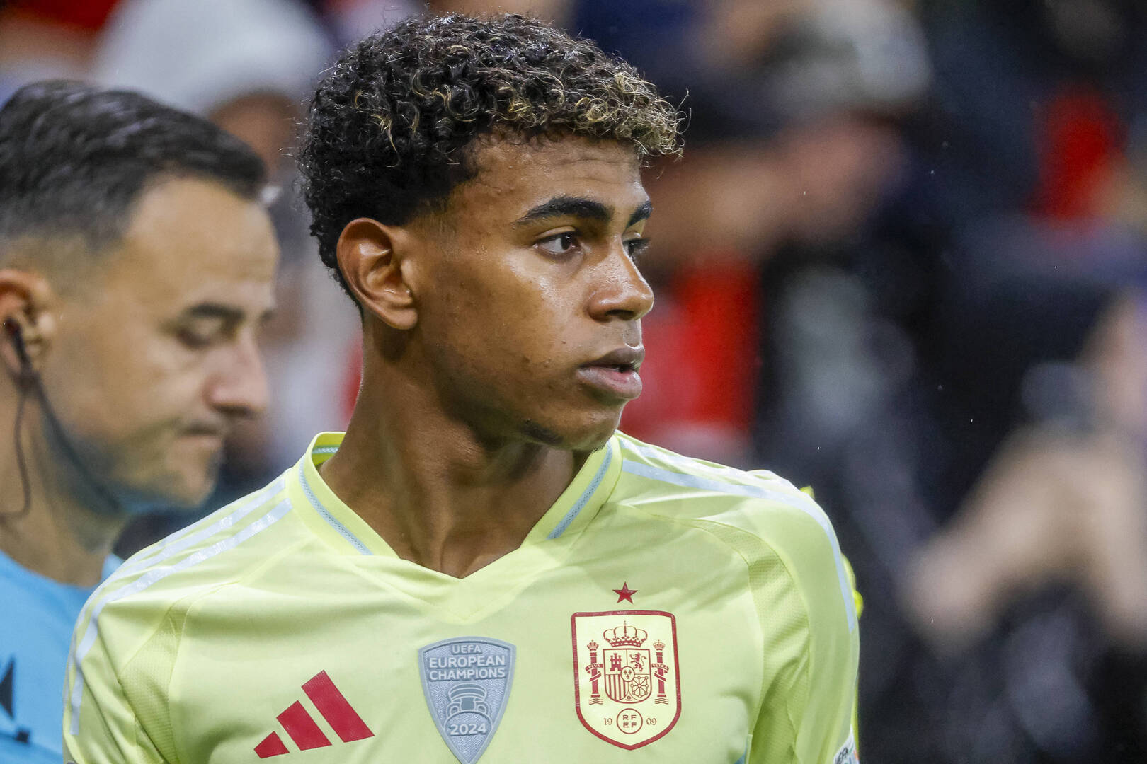 الركراكي يكشف كواليس تفضيل لامين جمال منتخب إسبانيا على المغرب
