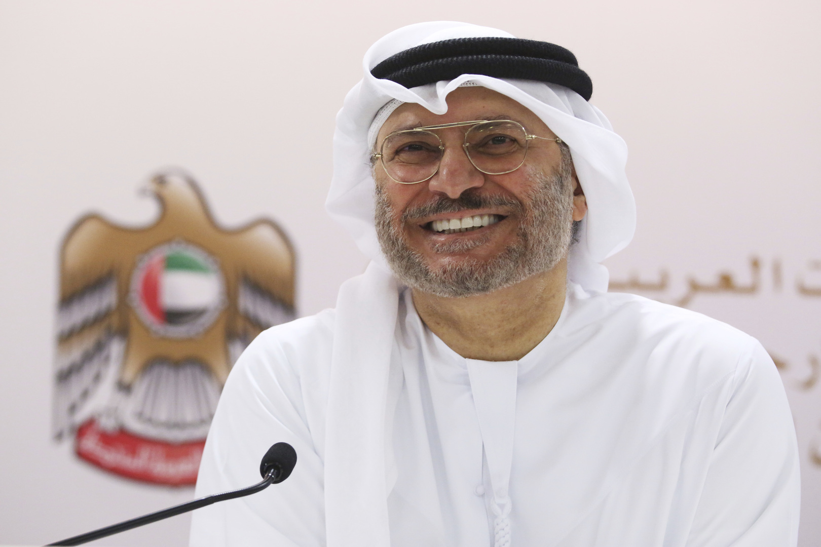 المستشار الرئاسي الإماراتي أنور قرقاش يعلن تسجيل ابنه في برنامج تجنيد الخدمة الوطنية (صورة)
