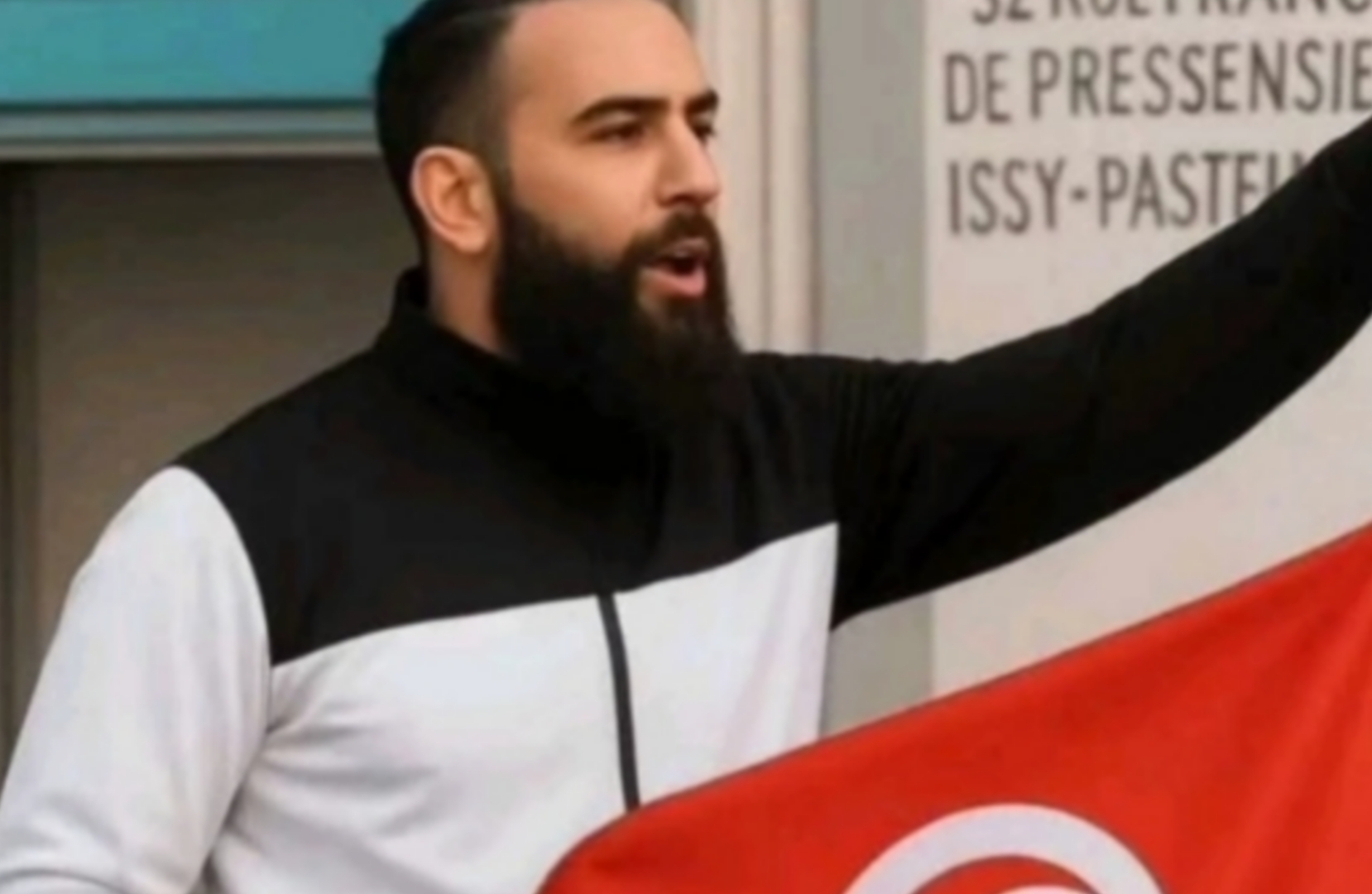 تونس تستقبل جثمان مهاجرها عبد القادر الذيبي.. وتطالب فرنسا بالتحقيق في "قتله غير المبرر" (فيديو)