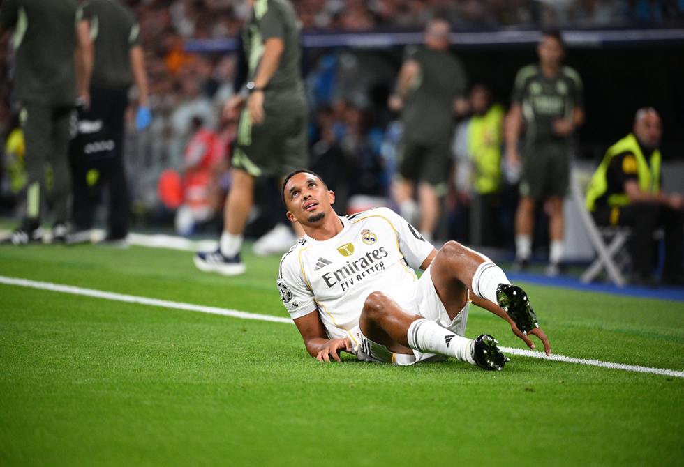 ريال مدريد يخسر خدمات أرنولد لفترة طويلة