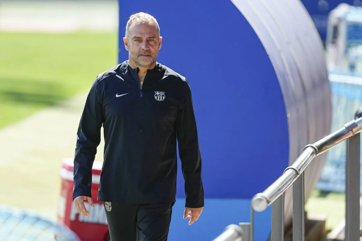 فليك: على لاعبي برشلونة التعبير عن آرائهم داخل الملعب