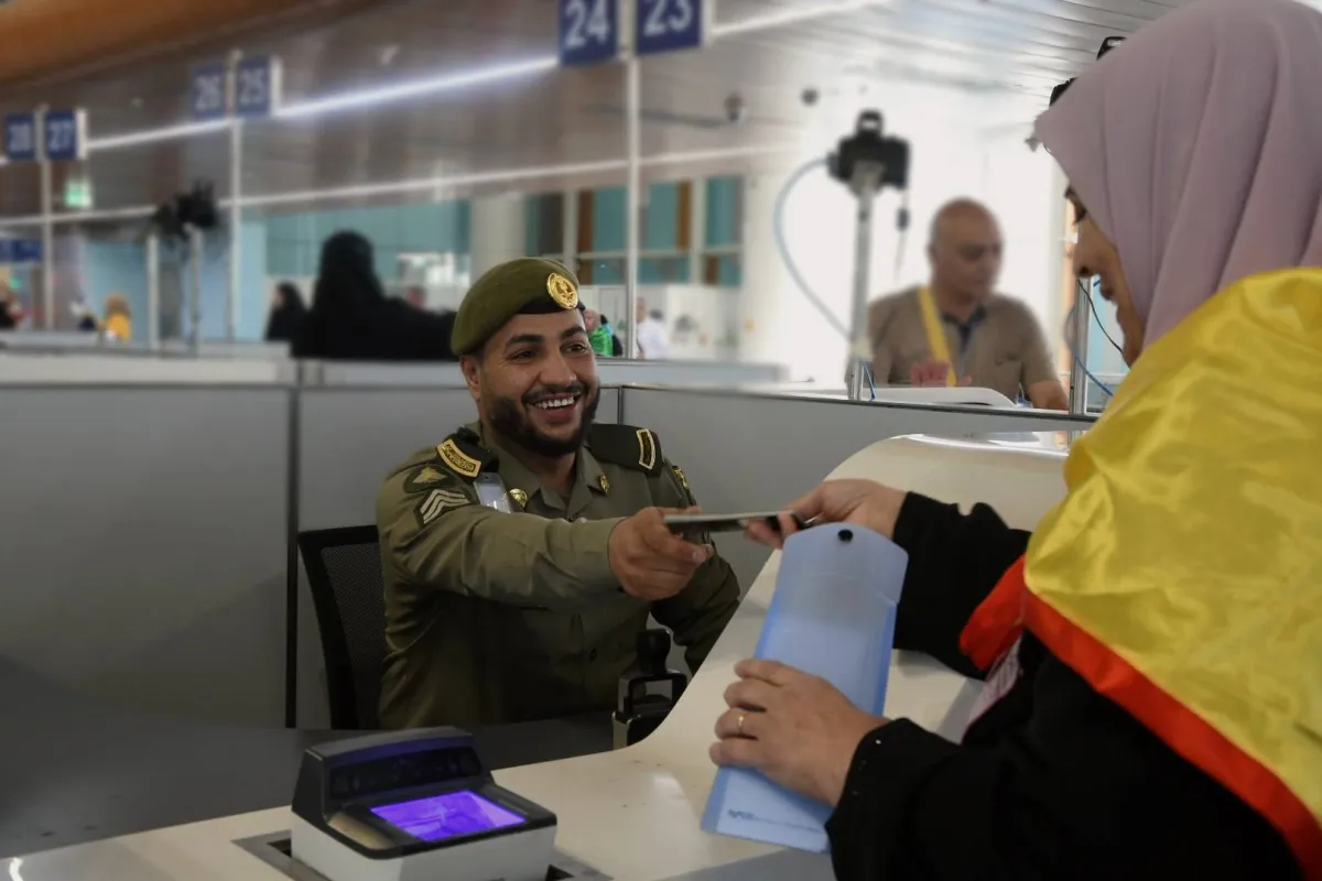 السعودية: غرامة 50 ألف ريال بحق الوافد المتأخر عن المغادرة