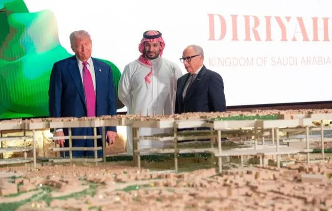 محمد بن سلمان يصطحب ترمب في جولة بحي الطريف التاريخي