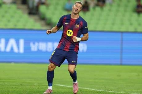 موقف ليفاندوفسكي من المشاركة مع برشلونة ضد ليفانتي - ملاعب