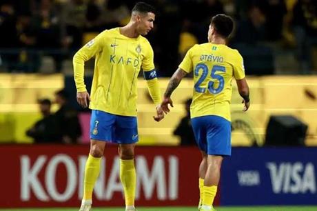 "كريستيانو رونالدو السبب".. تعليق صادم حول رحيل أوتافيو عن النصر (فيديو) - ملاعب