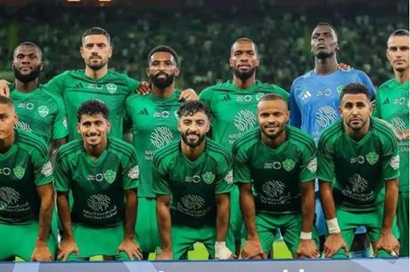 الأهلي يكافئ نجمه المتألق بعقد جديد..