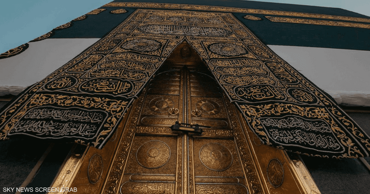 لماذا ترفع كسوة الكعبة وكم تبلغ تكلفتها؟