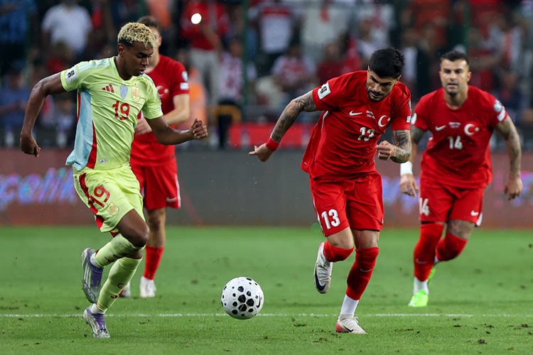 المنتخب التركي يخسر بملعبه أمام نظيره الإسباني